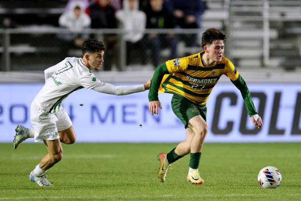 仅让对手难 仅让对手难