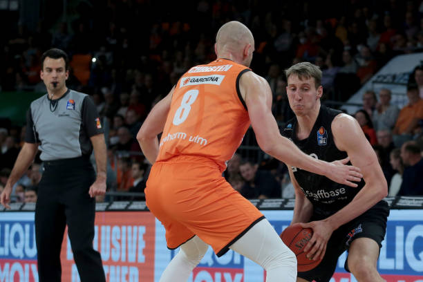 维护比赛的 维护比赛的